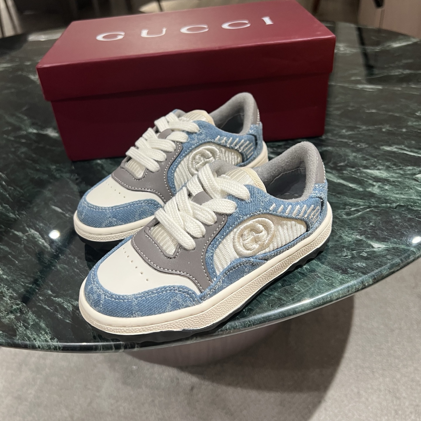 Children's shoes child